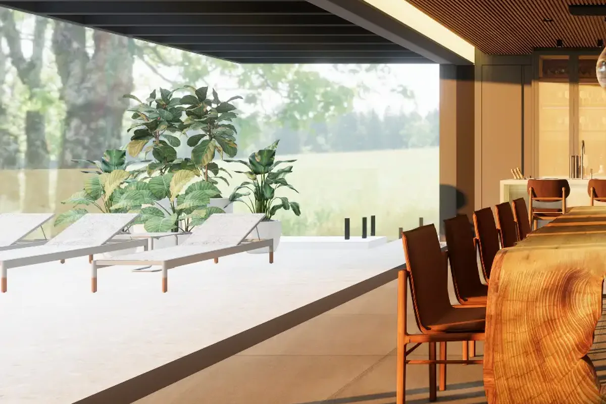 Abertura da sala para o terraço, com espreguiçadeiras e o gramado ao fundo
